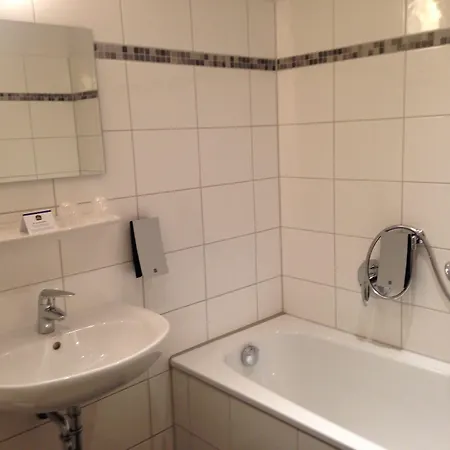 Отель Amedia Express Bielefeld, Trademark Collection By Wyndham 3*